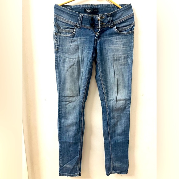 Pepe Jeans Denim - Pepe Jeans low waist double buttoned narrow fit jeans.. Waist - 30 inch